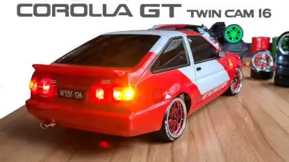 Heckansicht mit montiertem Auspuff