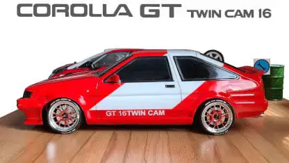 Seitenansicht - man sieht die Bremsscheiben