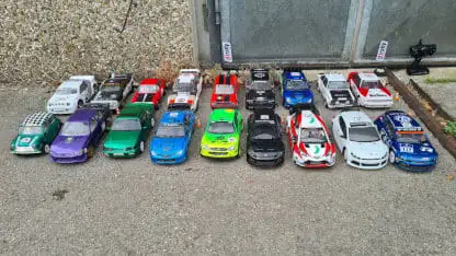 Gruppenfoto der teilnehmenden Autos