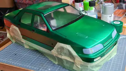 Karosserie in Grün-Metallic lackiert