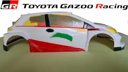 Fertig lackiert seitlich